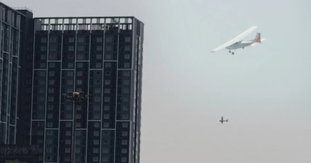 ผู้ว่าฯอัศวิน ประสาน ร.ร.การบินฯ พ่นละอองน้ำ รับมือฝุ่นเพิ่ม 6 – 8 ก.พ. และ 13 – 15 ก.พ.นี้