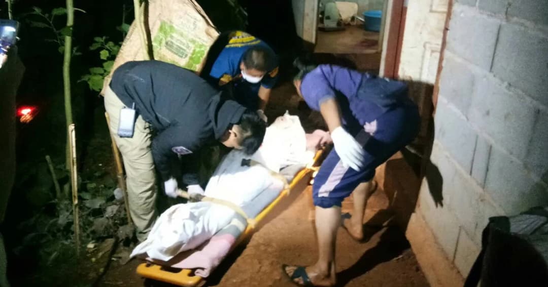 ผัวเก่าบุกยิงเมียตาย ลูกสาววิ่งหนีตามยิงดับคาห้องน้ำ