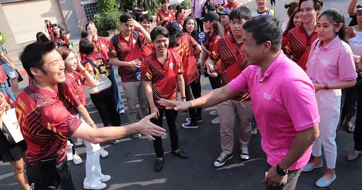 ธนาธร – ชัชชาติ ร่วมงานฟุตบอลประเพณี ดึงคะแนนคนรุ่นใหม่