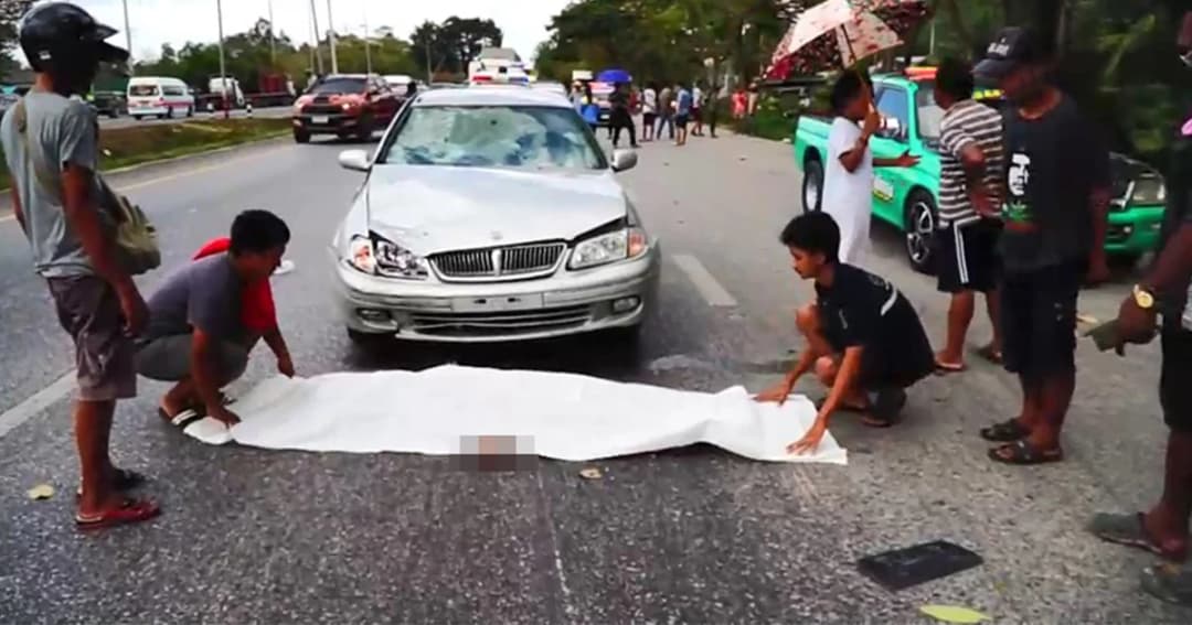 จยย. 2 สามีภรรยา ถูกเก๋งพุ่งชนร่างกระเด็น เสียชีวิตทั้งคู่