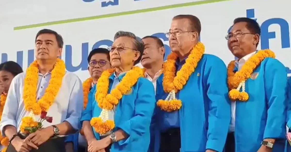 ประชาธิปัตย์ ปราศรัยใหญ่ ! อภิสิทธิ์ซัด รัฐบาลบริหารไม่เป็น ทำ ปชช.เดือดร้อนมากว่า 4 ปี