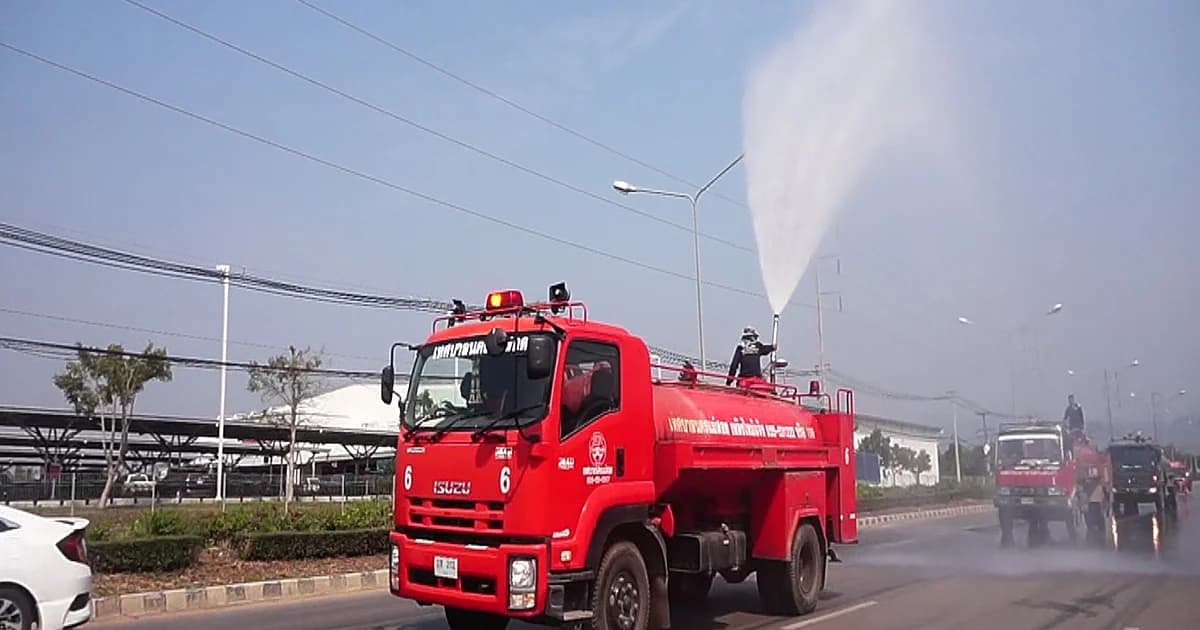 ตาก ระดมฉีดพ่นละอองน้ำ ลดปัญหาฝุ่นพิษในอากาศ