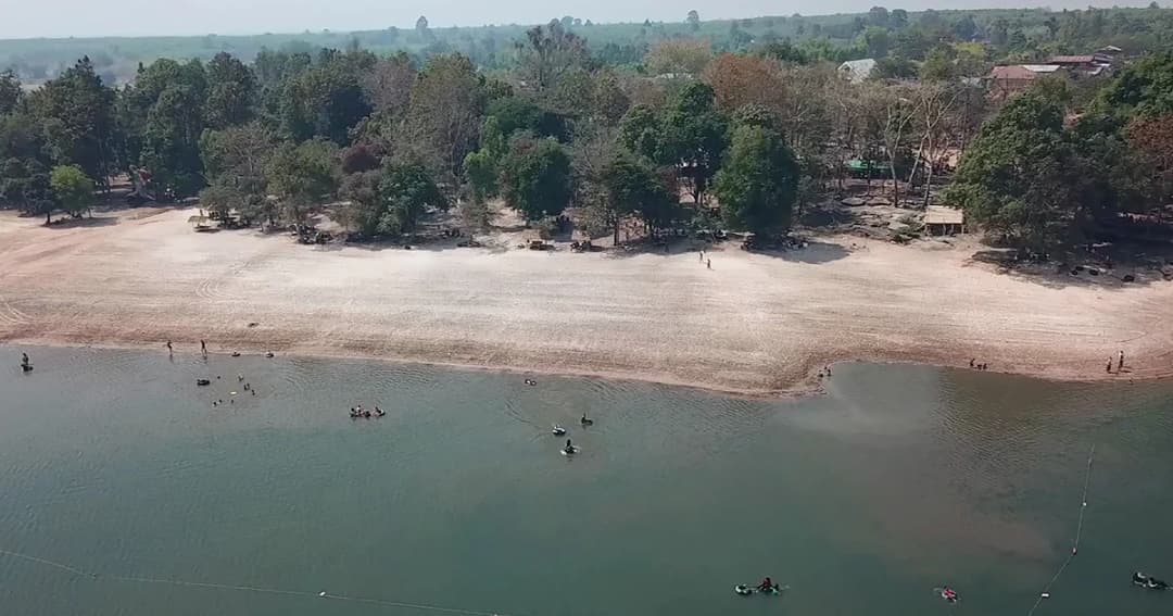 สกลนครผุดทะเลเทียม ‘หาดสวนหิน’ คนแห่เที่ยววันหยุด ทำเศรษฐกิจสะพัด