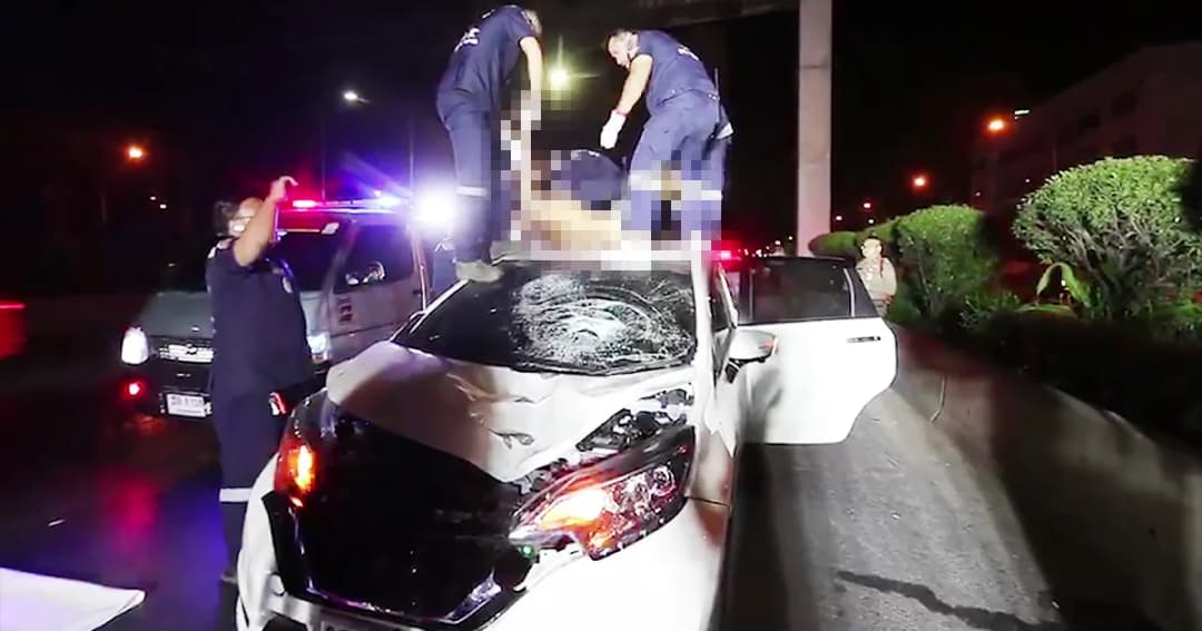 เก๋งเจอหนุ่มวิ่งตัดหน้ารถ เบรกไม่ทันพุ่งชนดับ ร่างกระเด็นติดบนหลังคารถ!