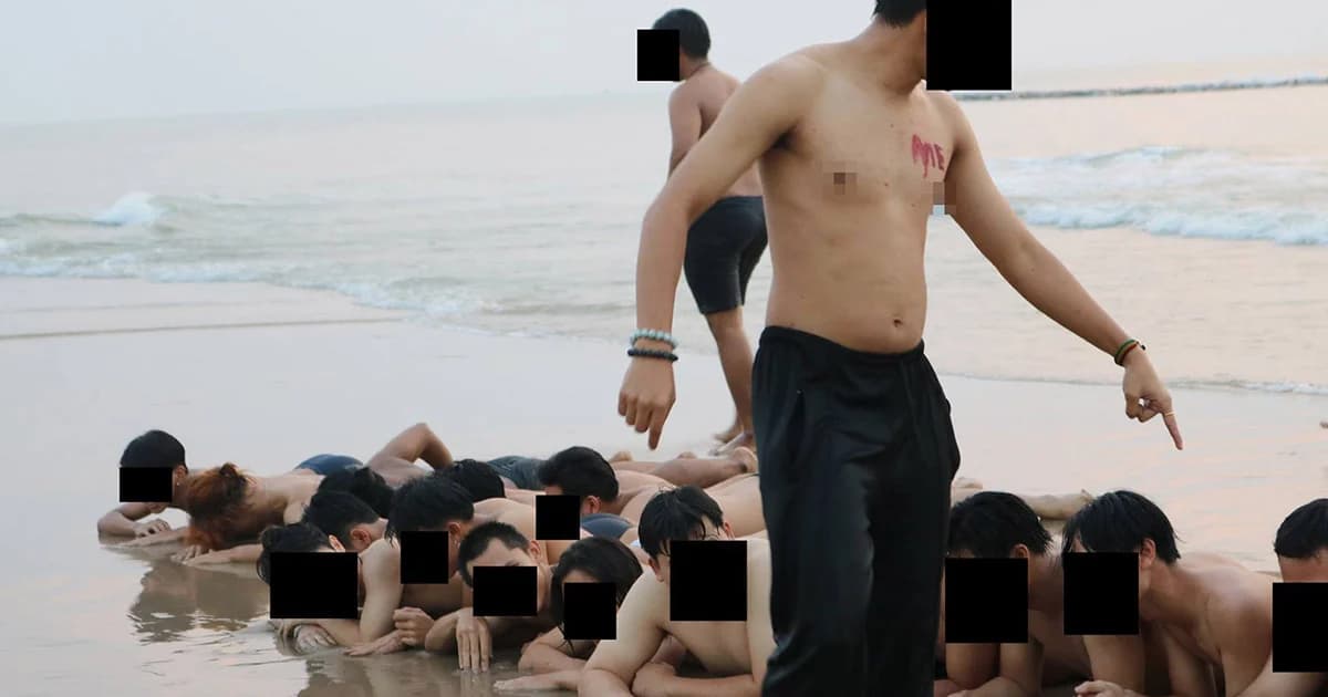 โซเชียลจวกยับ ! รับน้องไม่เหมาะ เลียซอส-ถอดเสื้อ ม.ดัง แจง นศ.จัดกันเอง