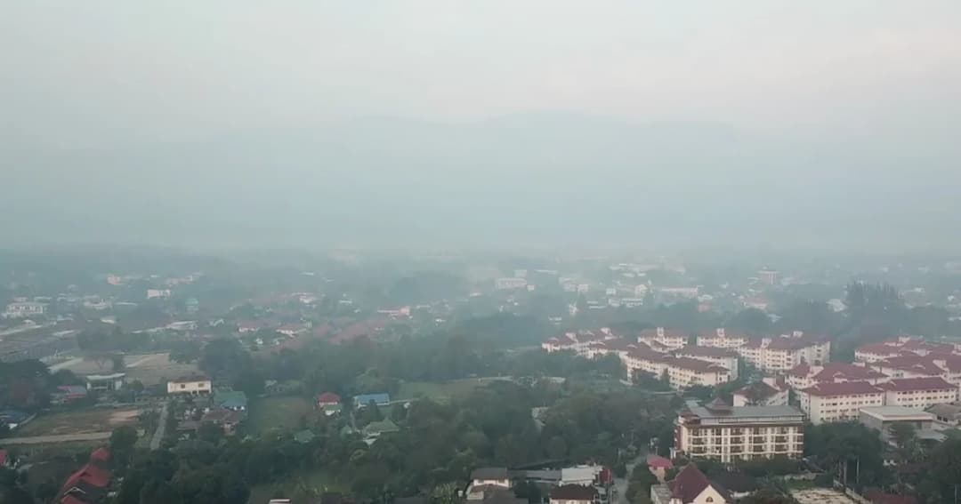 เชียงใหม่วิกฤต! หมอกควันบังดอยสุเทพ ผู้ว่าฯ สั่งคุมเข้มการเผา-ฉีดพ่นน้ำ