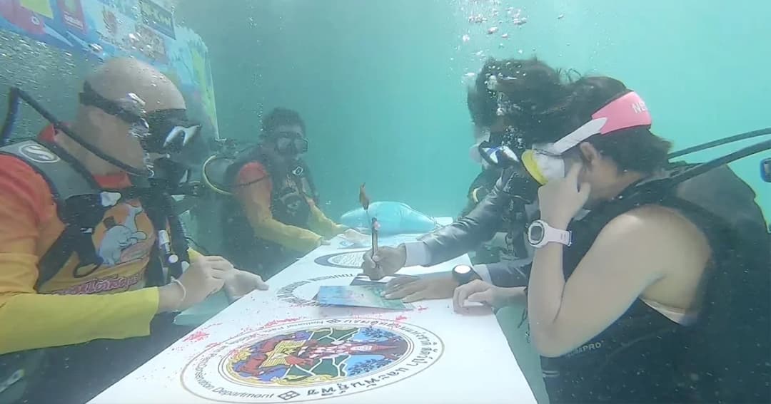 ทะเลตรังหวาน! รับวาเลนไทน์ คู่รักดำดิ่งจดทะเบียน”วิวาห์ใต้สมุทร”