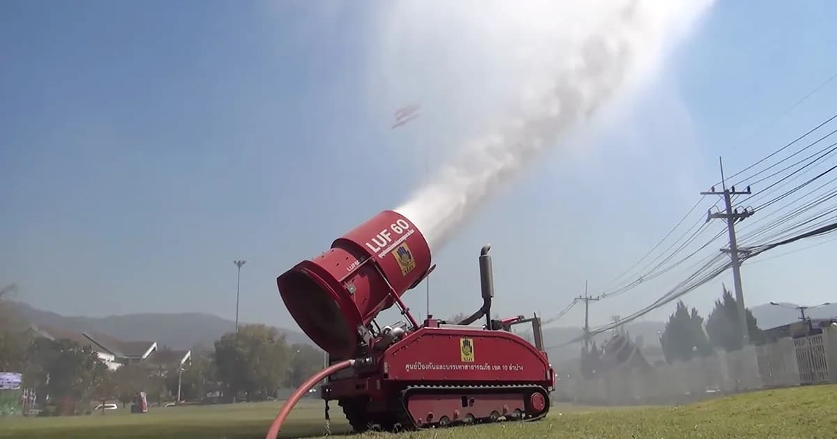 พิษไฟป่า! ‘ลำปาง’ ค่าหมอกควันยังเกินมาตรฐาน ระดมฉีดพ่นน้ำต่อเนื่อง