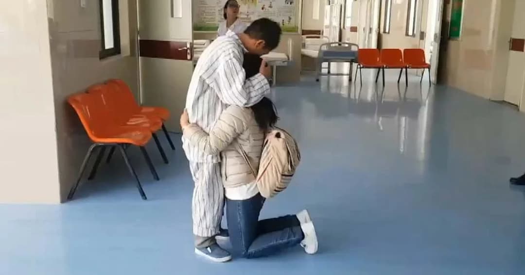 ได้กอดแล้ว ลูกพบแม่ความจำเสื่อมเดินหายจากบ้านไป 600 กม.