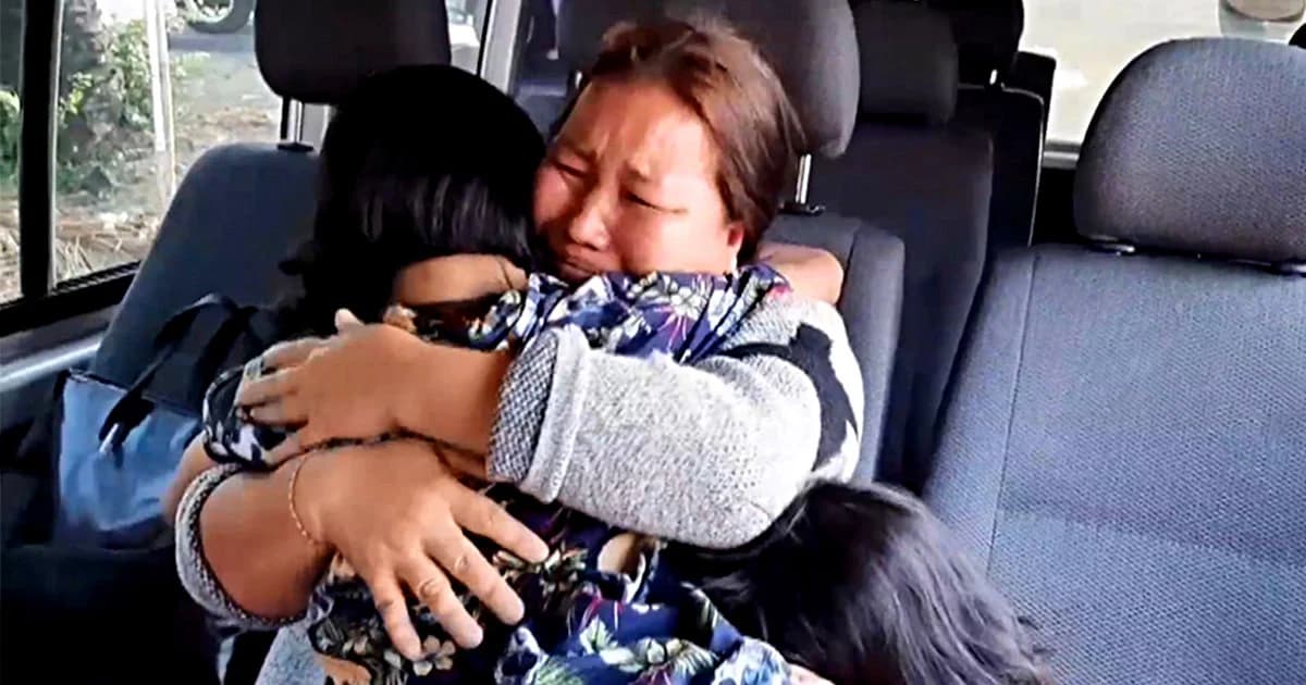 โลกโซเชียล จนท. ช่วยเเม่ตามหาลูกสาว ที่พลัดพรากกัน 15 ปี จนได้พบกันในวันเเห่งความรัก