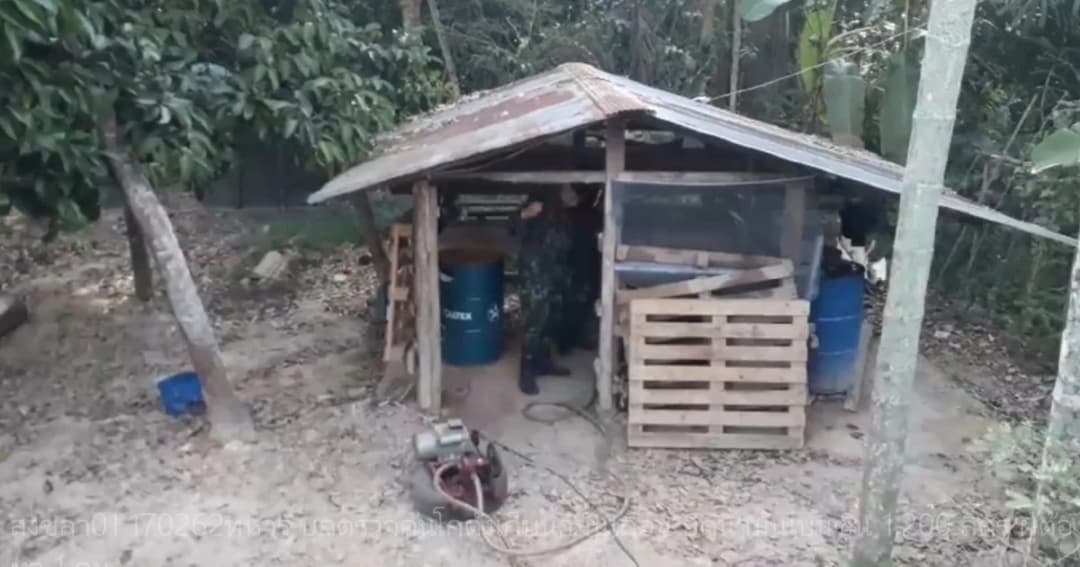 ทหารบุกจับน้ำมันเบนซินเถื่อนสงขลา ลักลอบนำเข้าจากประเทศเพื่อนบ้าน