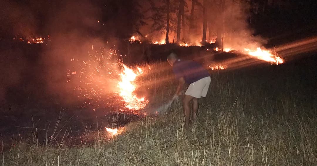 ระทึก! ไฟไหม้ป่าเสม็ด อ.เกาะลันตา หวิดลามเข้าชุมชน คาดอากาศร้อนจัด