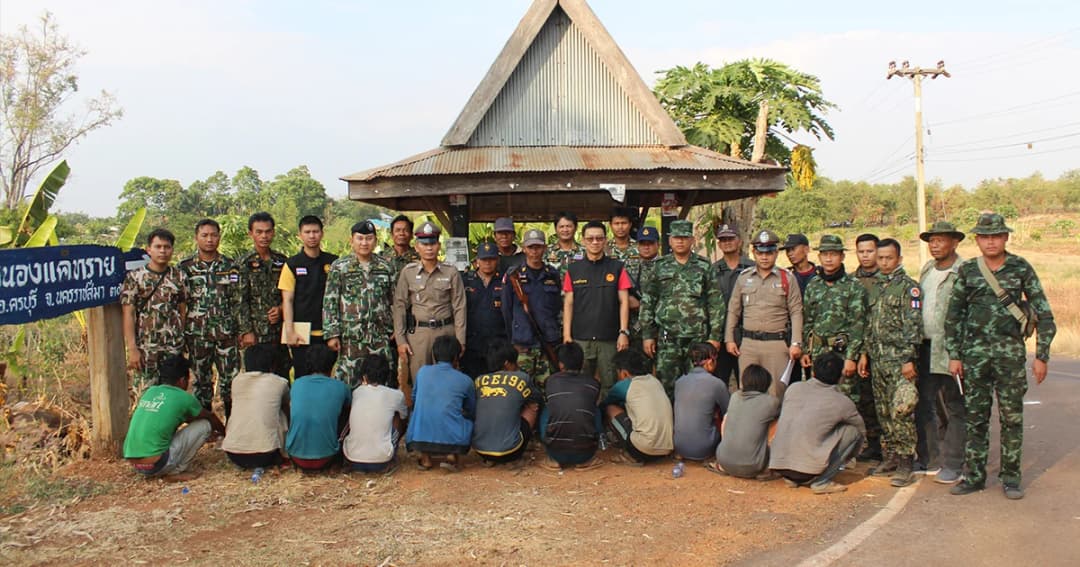 แก๊งกัมพูชา บุกทับลานหวังตัดไม้พะยูง เจอ จนท.หนีกระเจิง ตามรวบได้ 18 ราย