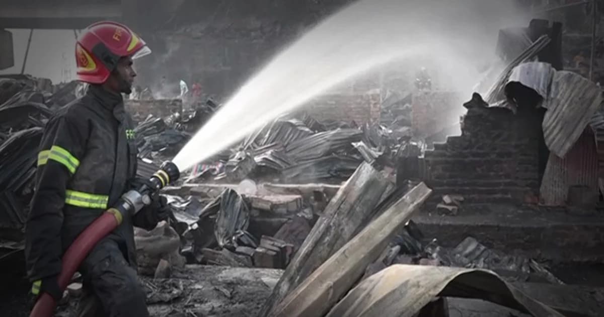 ไฟไหม้ชุมชนแออัดในบังคลาเทศวอด 200 หลัง เจ้าหน้าที่พบผู้เสียชีวิต 9 ราย