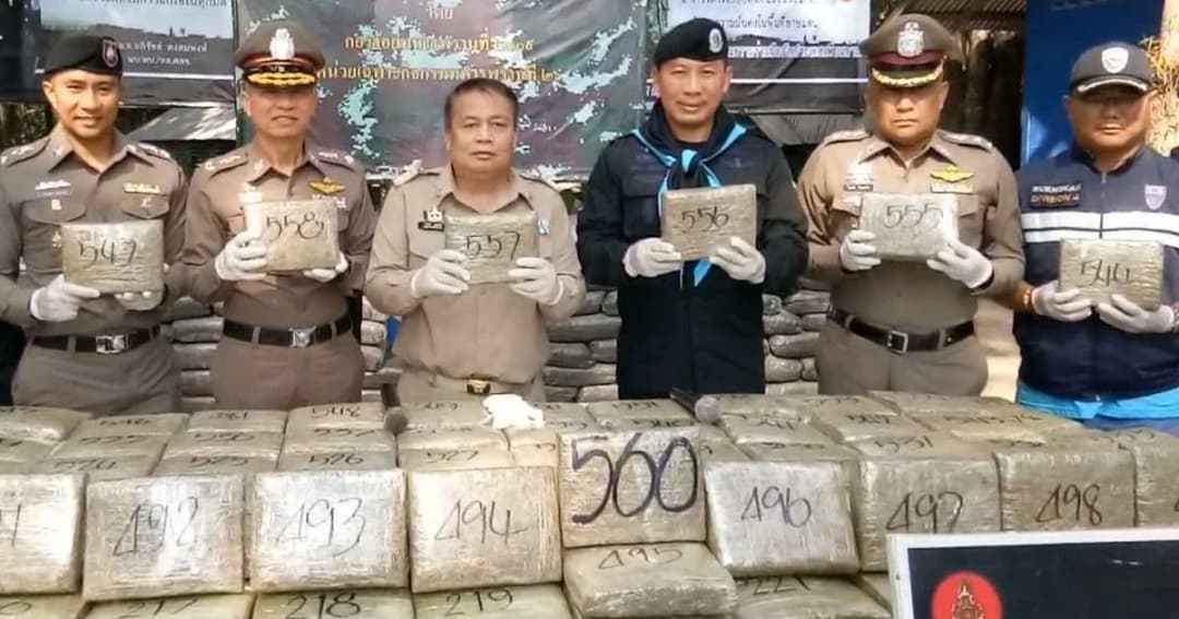 บึงกาฬ ยึดกัญชาอัดแท่งริมโขงกว่าครึ่งตัน มูลค่า 10 ล้านบาท