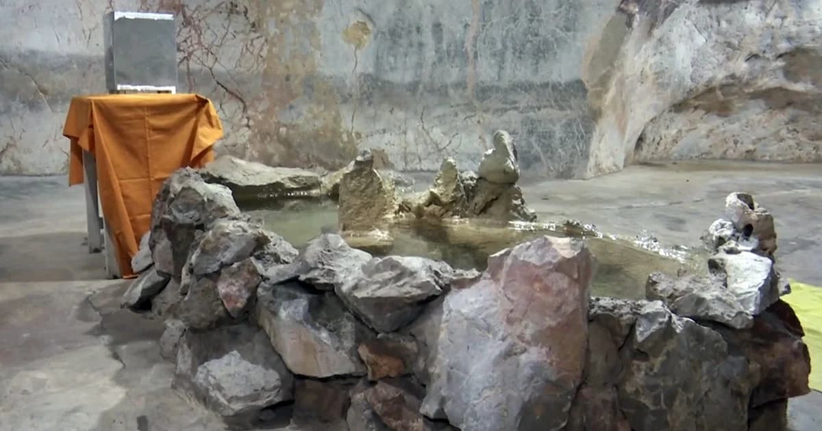 เตรียมตักน้ำศักดิ์สิทธิ์ “บ่อน้ำทิพย์” ถ้ำเขาพลู จ.ชุมพร ร่วมพิธีบรมราชาภิเษก