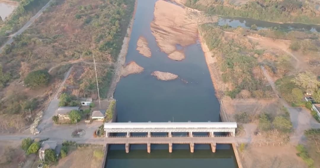 อีสานส่อแล้งหนัก! ระดับน้ำเขื่อนวังยาง แห้งจนเห็นสันดอนทราย