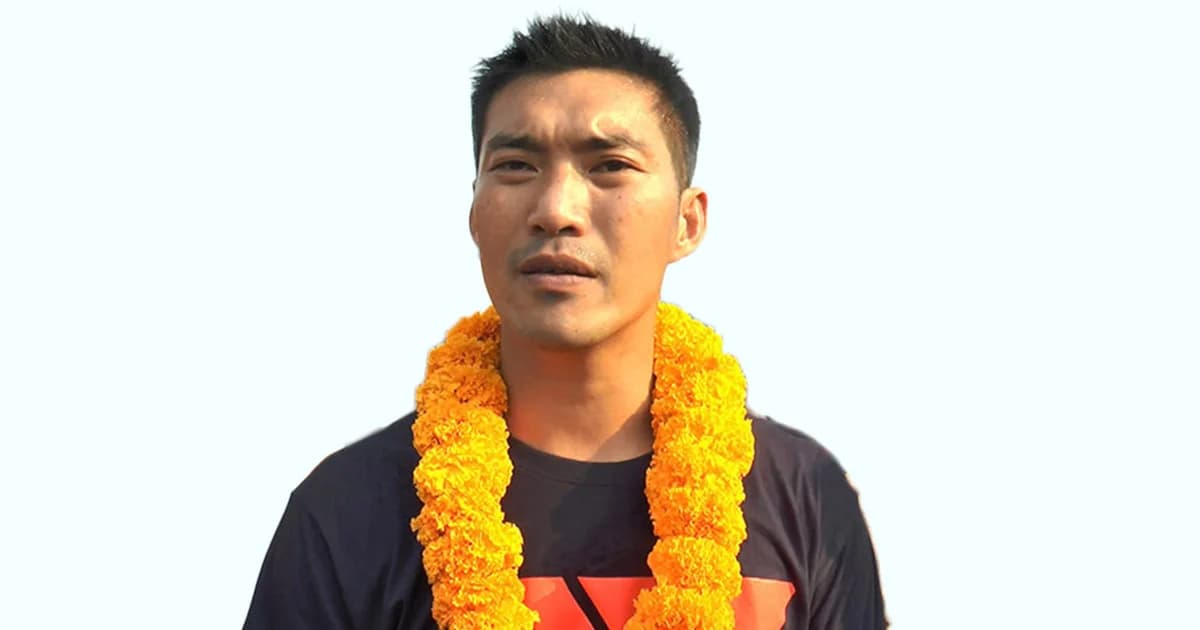 อนาคตใหม่ เผย จนท.เร่งรัดคดี ธนาธร ไลฟ์วิจารณ์ คสช. หวั่นถูกฝากขัง 27 ก.พ.