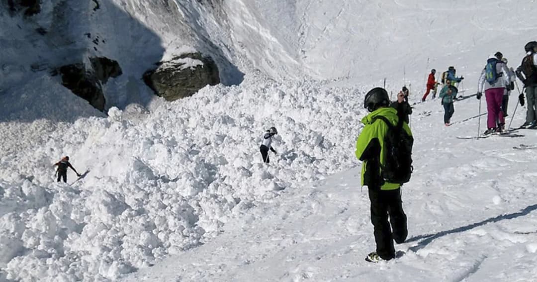 หิมะถล่มสวิส ฝังร่างนักสกีกว่า 10 ชีวิต ล่าสุดช่วยได้ 4 ราย