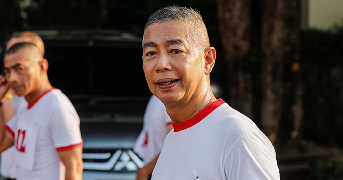 “บิ๊กแดง” โชว์ความฟิต “ดันพื้น-ลุกนั่ง-วิ่ง” ผ่านทุกด่าน พร้อมย้ำ Strong Army