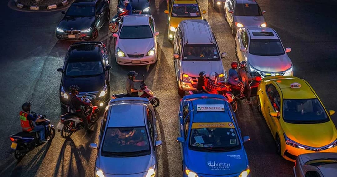 สนช.ไฟเขียวเพิ่มเกณฑ์ตัดแต้มฝ่าฝืนกฎจราจร ตร.มีอำนาจระงับใช้รถ-ใบขับขี่