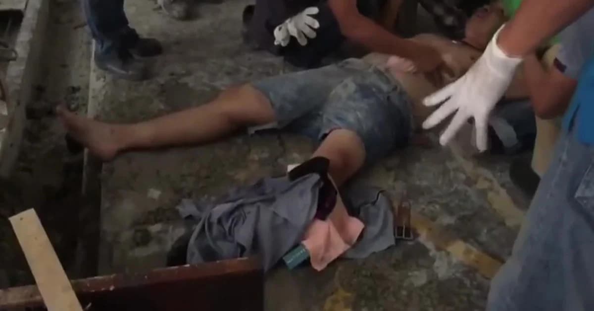 หนุ่มช่างเครื่องโชคร้าย ถูกเครื่องยกอิฐสไลด์มาทับขา