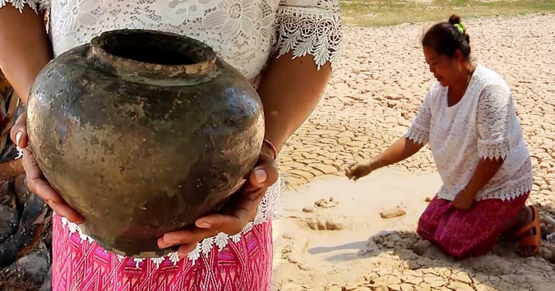 แห่กราบไหว้ ! ชาวบ้านพบไหโบราณใต้ลาวาโคลน เชื่อเป็นสิ่งศักดิ์สิทธิ์ใต้พิภพ