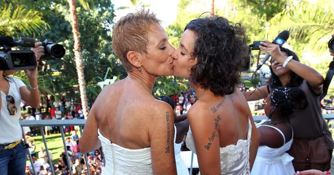 ฝรั่งเศสร่างกฎหมายยกเลิกใช้คำว่า “บิดา-มารดา” ในแบบฟอร์มโรงเรียน