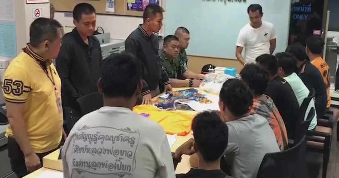 ตร.แจ้ง 3 ข้อหา 8 อันธพาลป่วน รร.มัธยมวัดสิงห์ สทศ.แจ้งยังเปิดสอบตามปกติ