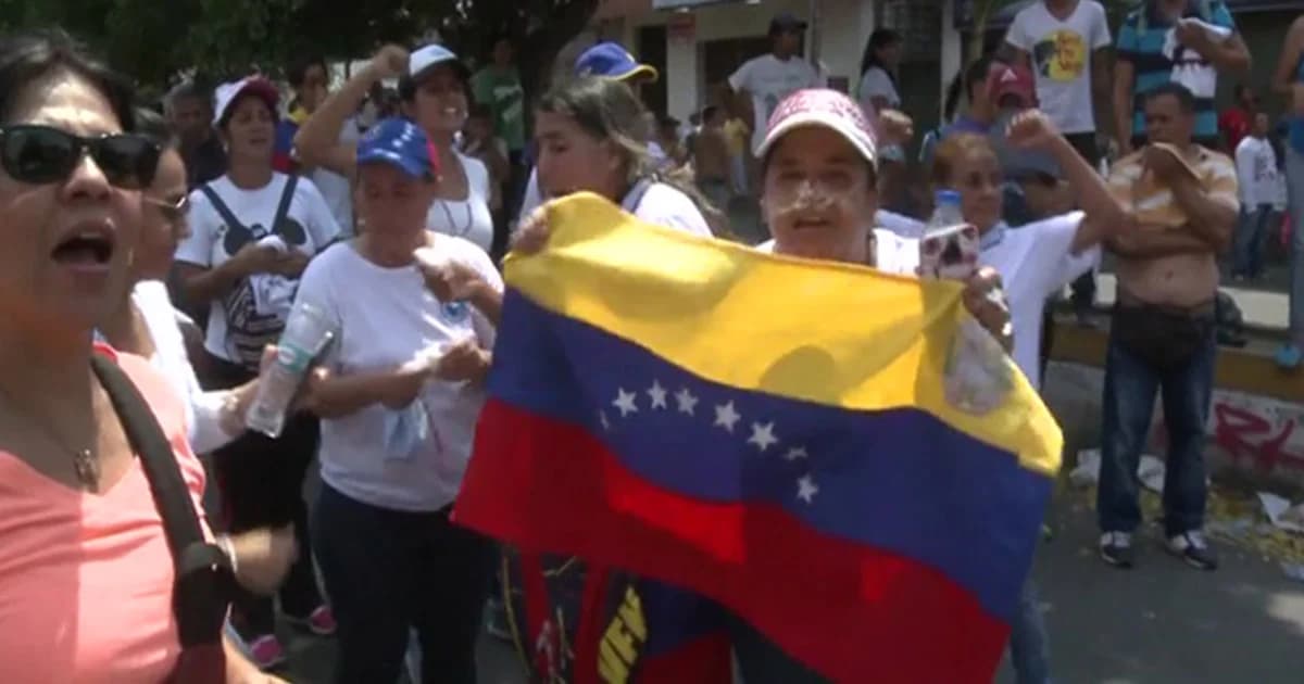 ผู้ประท้วงดับ 3 ราย หลังทหารเวเนฯ ไม่ยอมให้ขนของบรรเทาทุกข์เข้าประเทศ