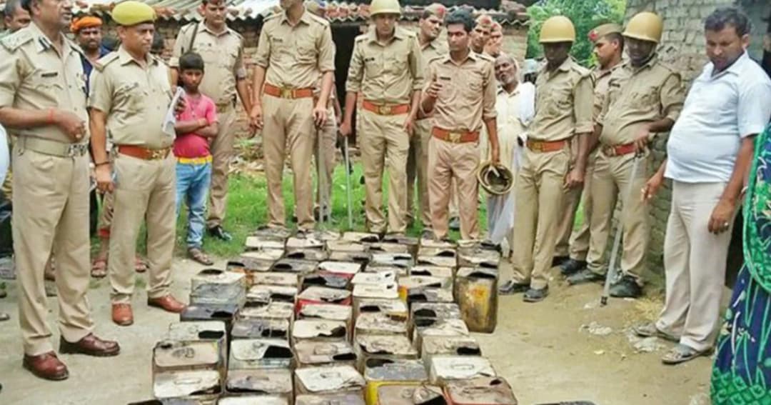 คนงานไร่ชาในอินเดีย ดื่มเหล้าเถื่อนเสียชีวิตเกือบ 200 คน