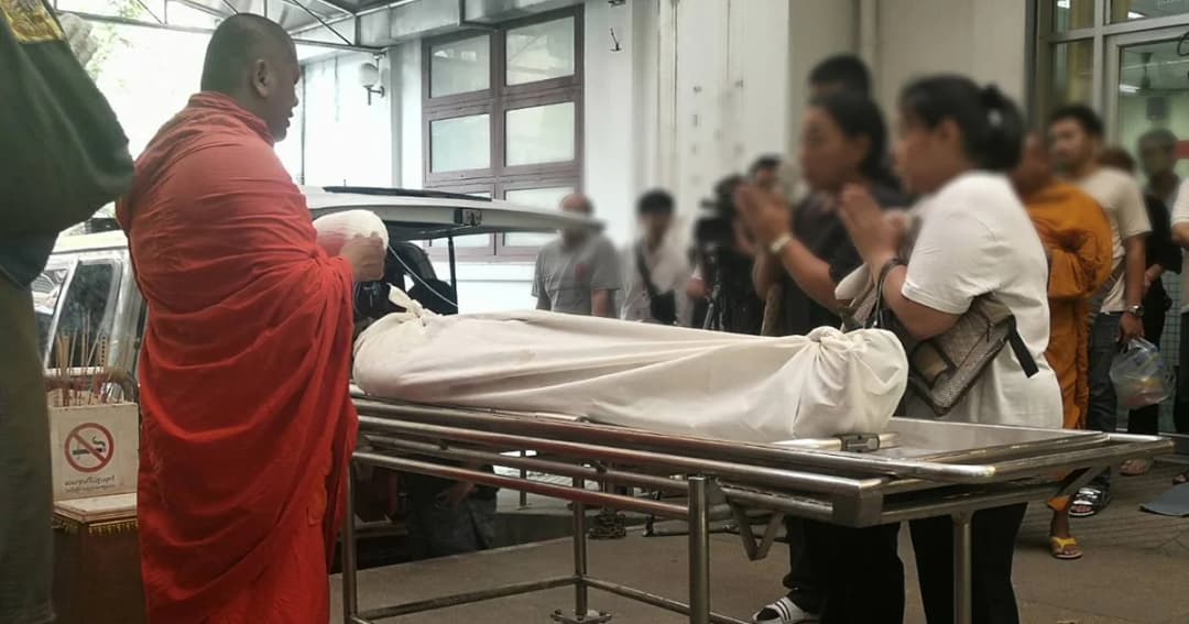 ครอบครัวรับศพ นร.ถูกแทงบนรถเมล์ สาย 180