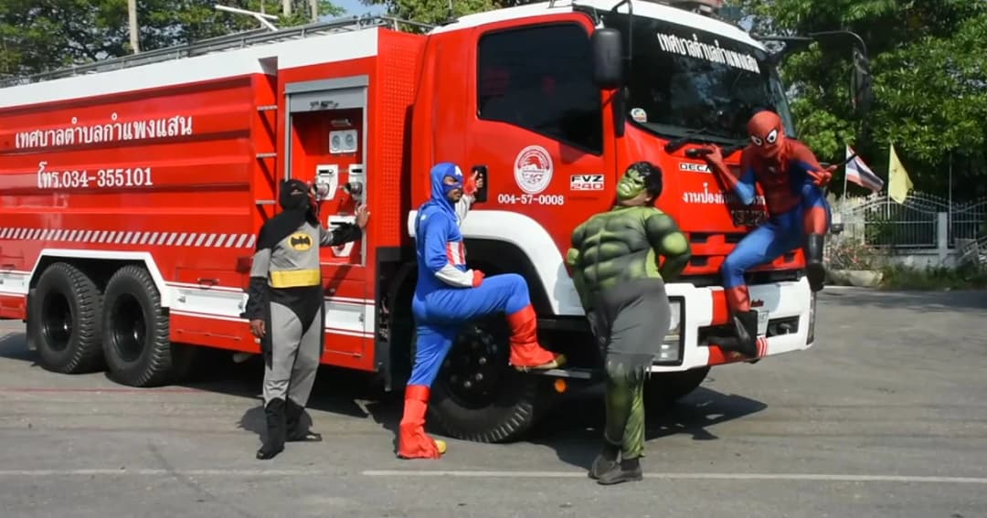 4 ยอดมนุษย์บุกนครปฐม เร่งทำความสะอาดถนนลดฝุ่น