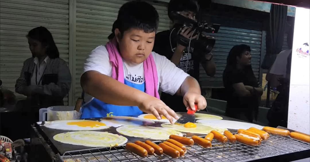 เปิดใจ “น้องกิจ” อายุ 14 เผย ช่วยพ่อขายขนมโตเกียว ตั้งเเต่ ป.1