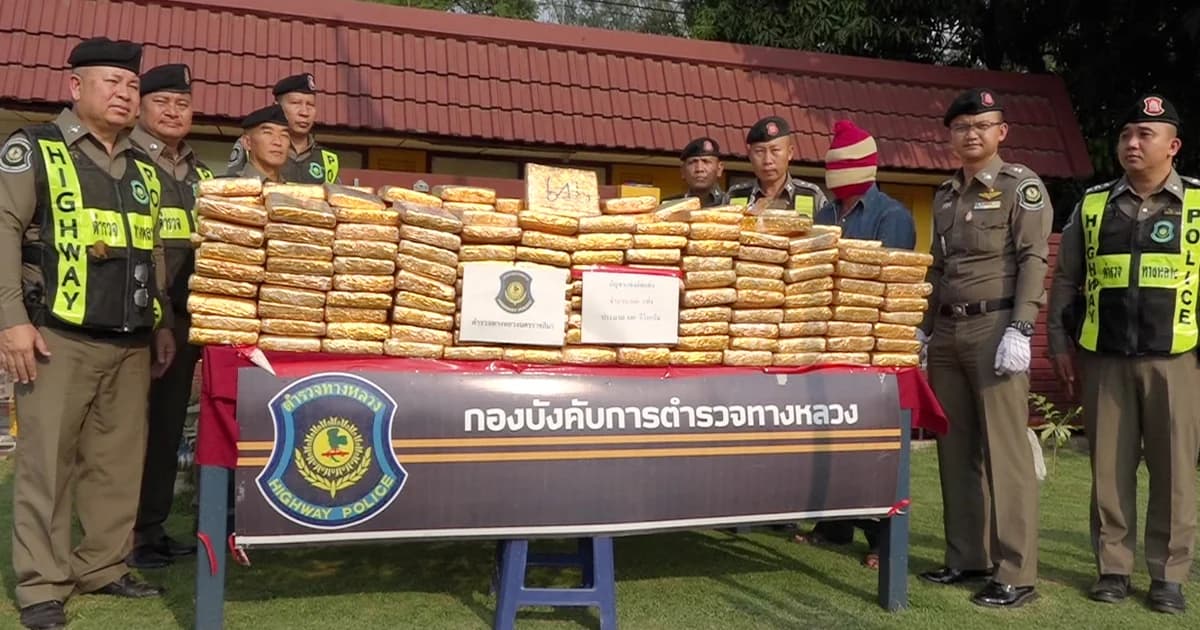 ตร.ทางหลวงโคราช จับกระบะขนกัญชาอัดแท่งกว่า 646 กก. มูลค่า 7 ล้าน