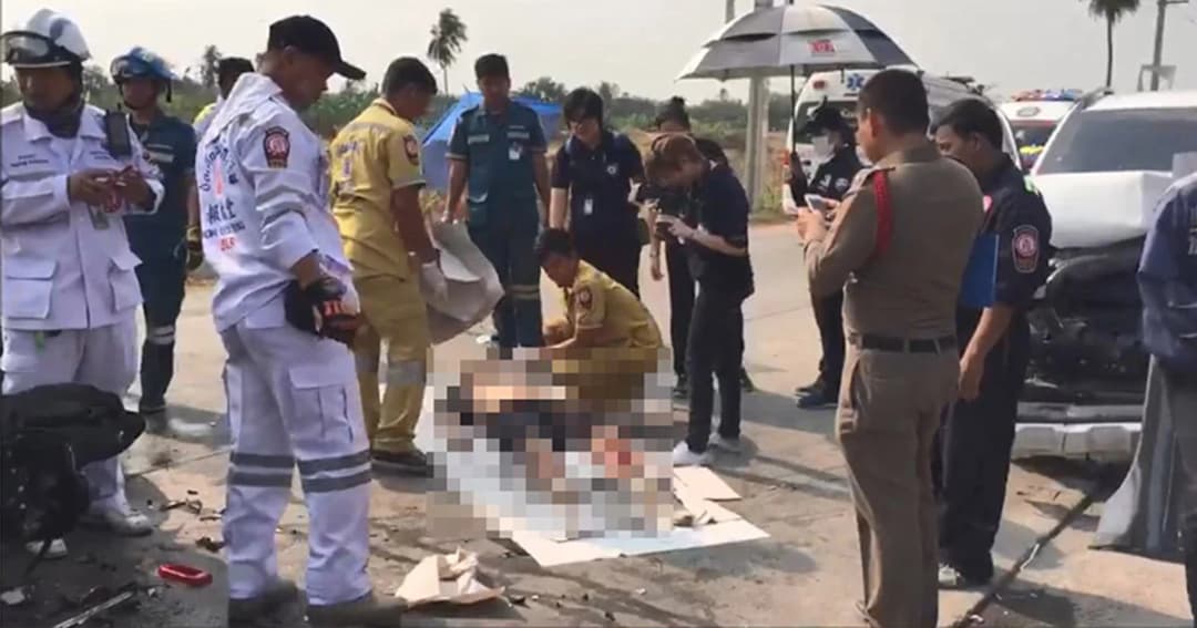 เก๋งนักศึกษาแพทย์เสียหลัก หลุดโค้งชนกระบะ ดับคาที่ 2 ศพ