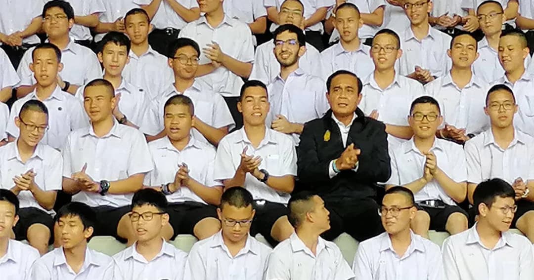 นายกฯ ตรวจราชการที่ระยอง อารมณ์ดี ร่วมร้องเพลง “ปาฏิหาริย์”