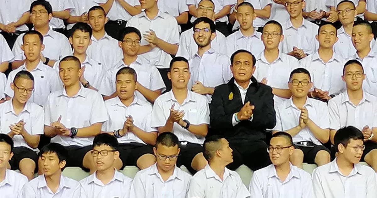 นายกฯ ตรวจราชการที่ระยอง อารมณ์ดี ร่วมร้องเพลง “ปาฏิหาริย์”