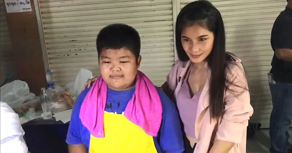 “แนท เกศริน” มอบเงินให้ “น้องกิจ” เด็กกตัญญู ช่วยพ่อขายขนมโตเกียว