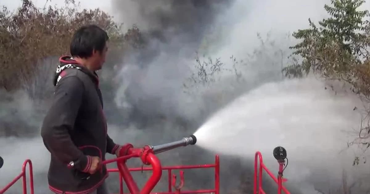 มีผู้ลักลอบเผาสายไฟกองใหญ่ จนไฟลุกลามไหม้ป่าร่วม 20 ไร่