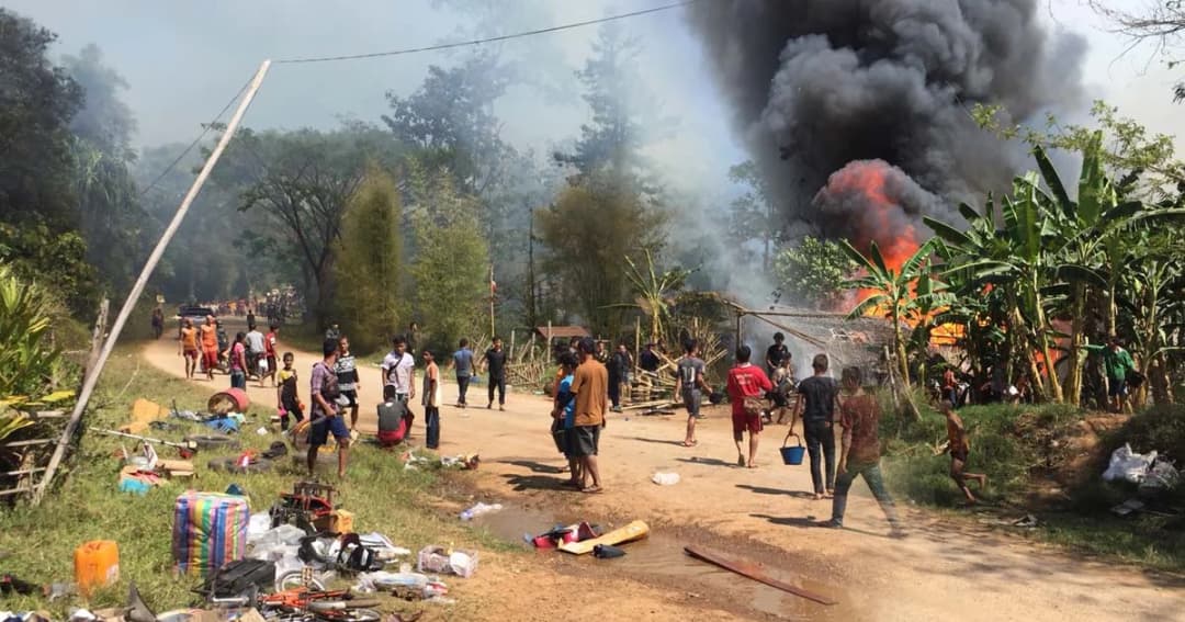 ไฟไหม้ศูนย์อพยพบ้านนุโพ จ.ตาก วอดกว่า 107 หลัง