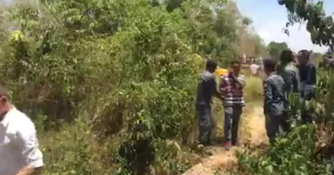 เครื่องบินเล็ก ทอ.ขัดข้อง จอดฉุกเฉินสวนยาง จ.สงขลา นักบิน-ช่างเครื่องเจ็บรวม 3 ราย