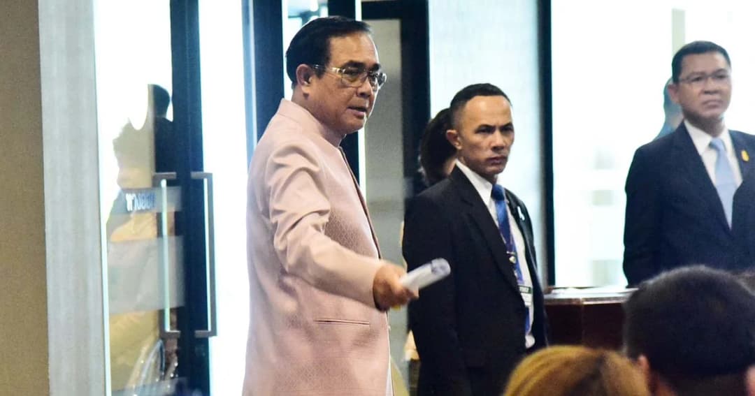 “พล.อ.ประยุทธ์” แค่พบประชาชนไม่ปราศรัย ชี้มีคนจ้องจับผิดตั้งแท่นรอฟ้อง