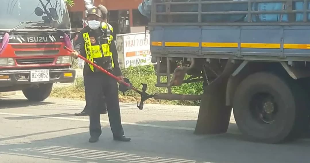 โคราชตั้งด่านตรวจรถควันดำ ลดฝุ่น PM 2.5 พบเกินมาตราฐานกว่า 10 คัน