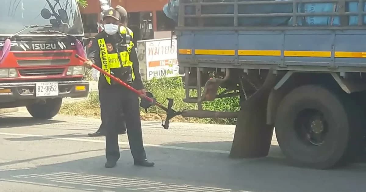 โคราชตั้งด่านตรวจรถควันดำ ลดฝุ่น PM 2.5 พบเกินมาตราฐานกว่า 10 คัน