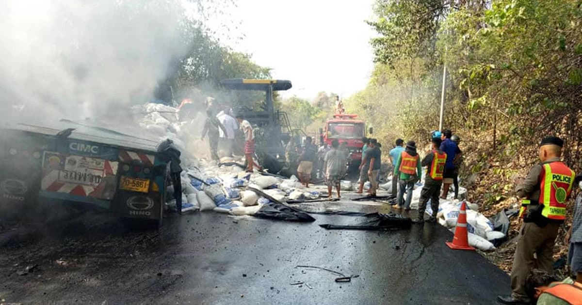 รถพ่วงเบรกแตก! พุ่งชนรถและคนงานทำถนนสระแก้ว ดับ 3 ราย (คลิป)