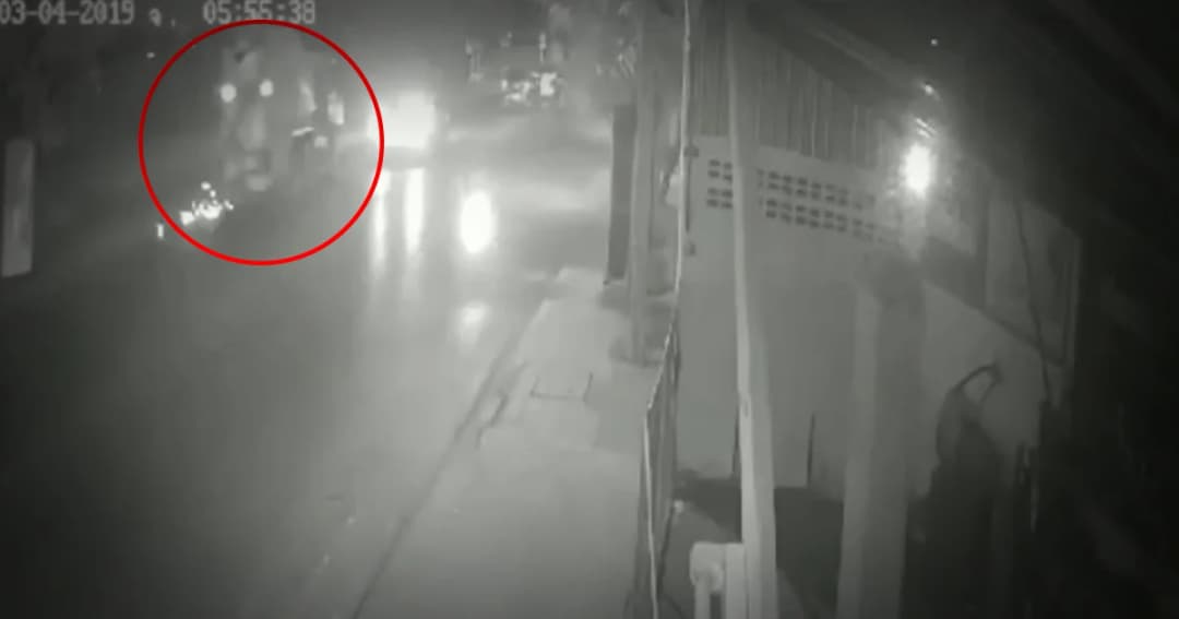 ล่าตัวคนขับรถโม่ปูน ชน จยย.กระเด็นดับ ก่อนขับหลบหนี