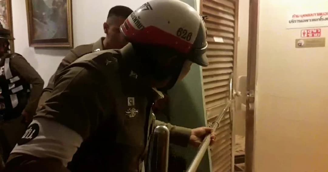 ไล่ล่าชายคลุ้มคลั่งบุกโรงแรมทำลายข้าวของ ทำร้ายจนท. เจ็บ 3 นาย