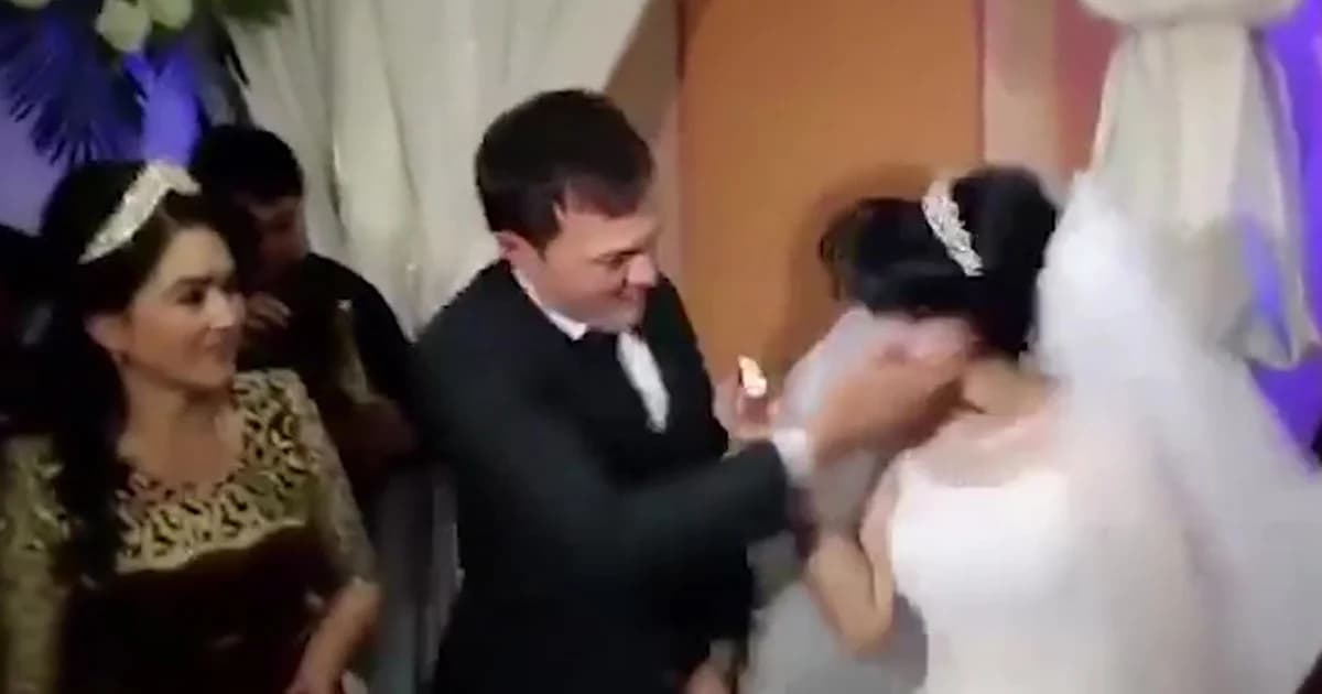 เจ้าบ่าวหัวร้อนตบหน้าเจ้าสาวกลางงานแต่ง หลังถูกหยอกเล่นตอนป้อนเค้ก