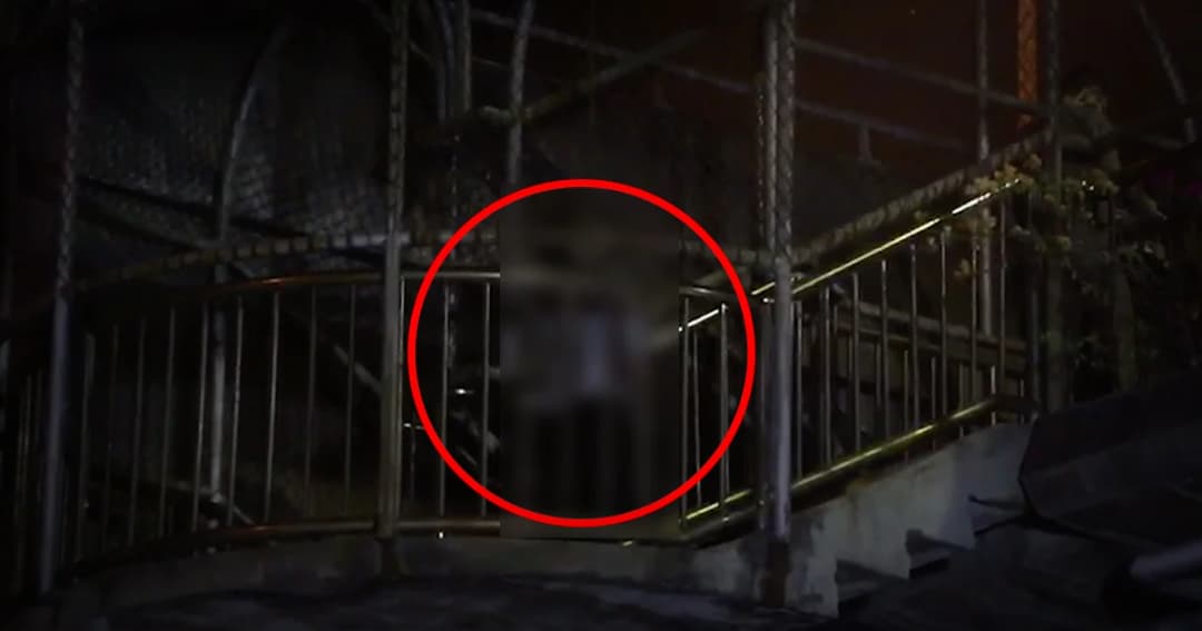 สยองกลางดึก! หนุ่ม 34 ปี แขวนคอดับ บนสะพานลอยย่านวังทองหลาง